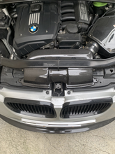 Load image into Gallery viewer, ARMA Speed BMW E9X 323i / 325i / 330i N52 Carbon fiber Cold Air Intake ARMABMWE9X-A